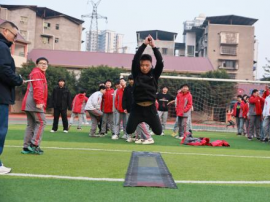 课外运动燃活力 青春学子绽欢颜